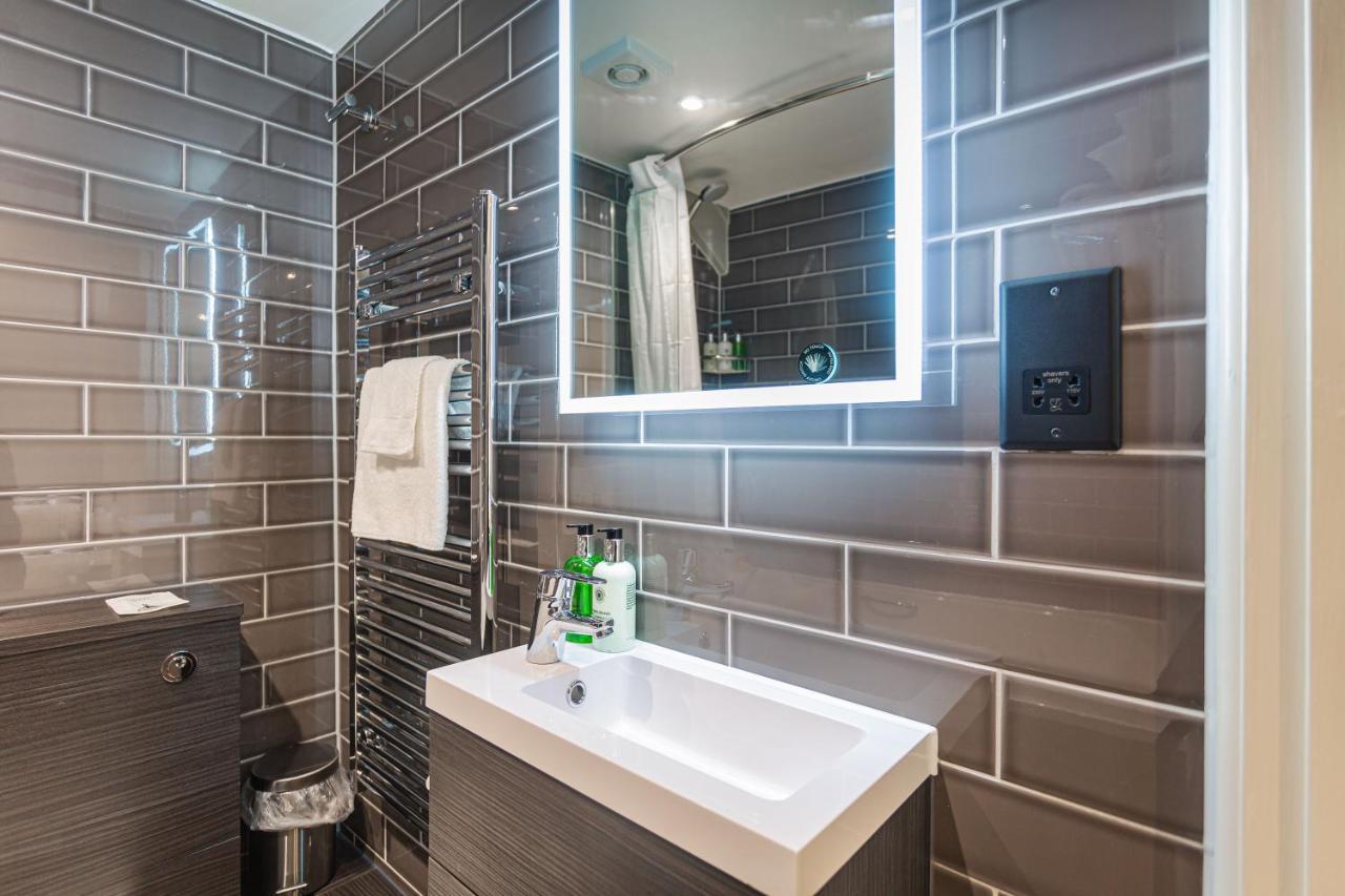 The George Hotel, Amesbury, Wiltshire - Part Of The Coaching Group Hotel 3*